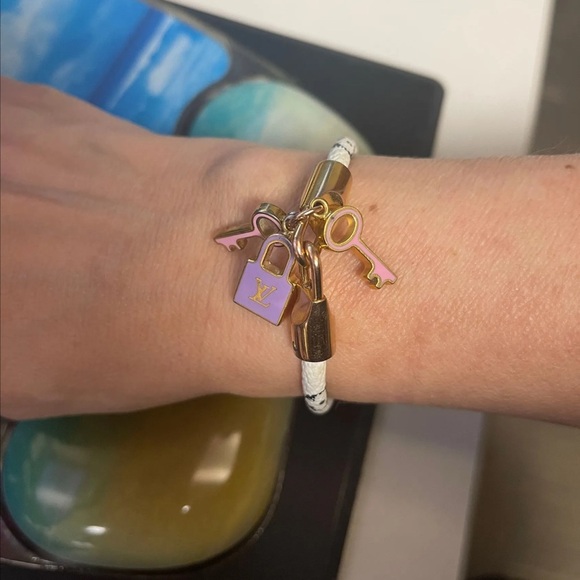 LOUIS VUITTON x Takashi Murakami ⭐️Luck It Charm Bracelet W/DUST BAG⭐️💯AuThENTiC - Picture 3 of 11